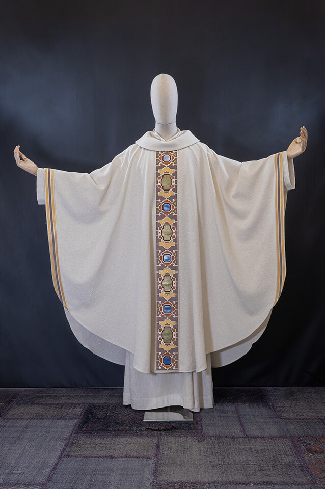 White classi chasuble "Madonna dell'Arco"
