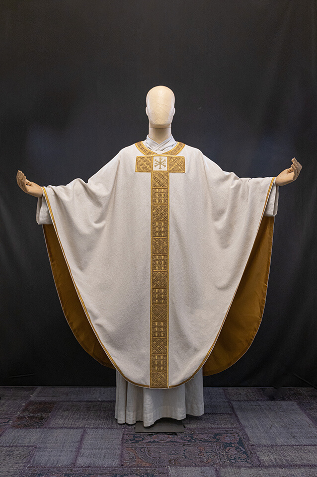 White renaissance chasuble in hand-woven silk