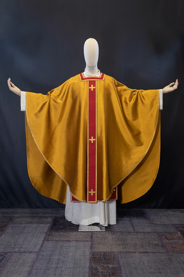 Renaissance chasuble in gold silk